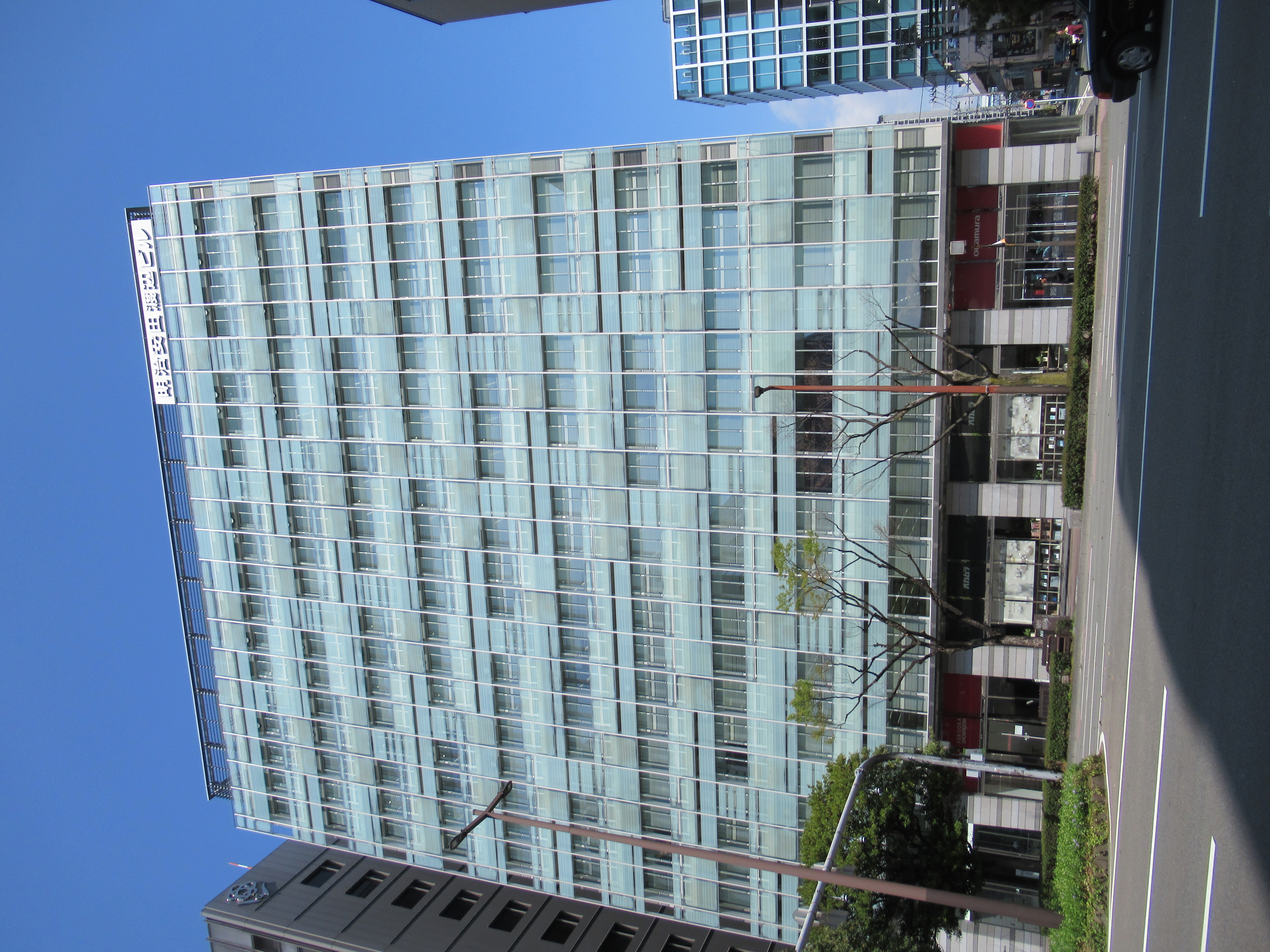 明治安田渡辺ビル：店舗