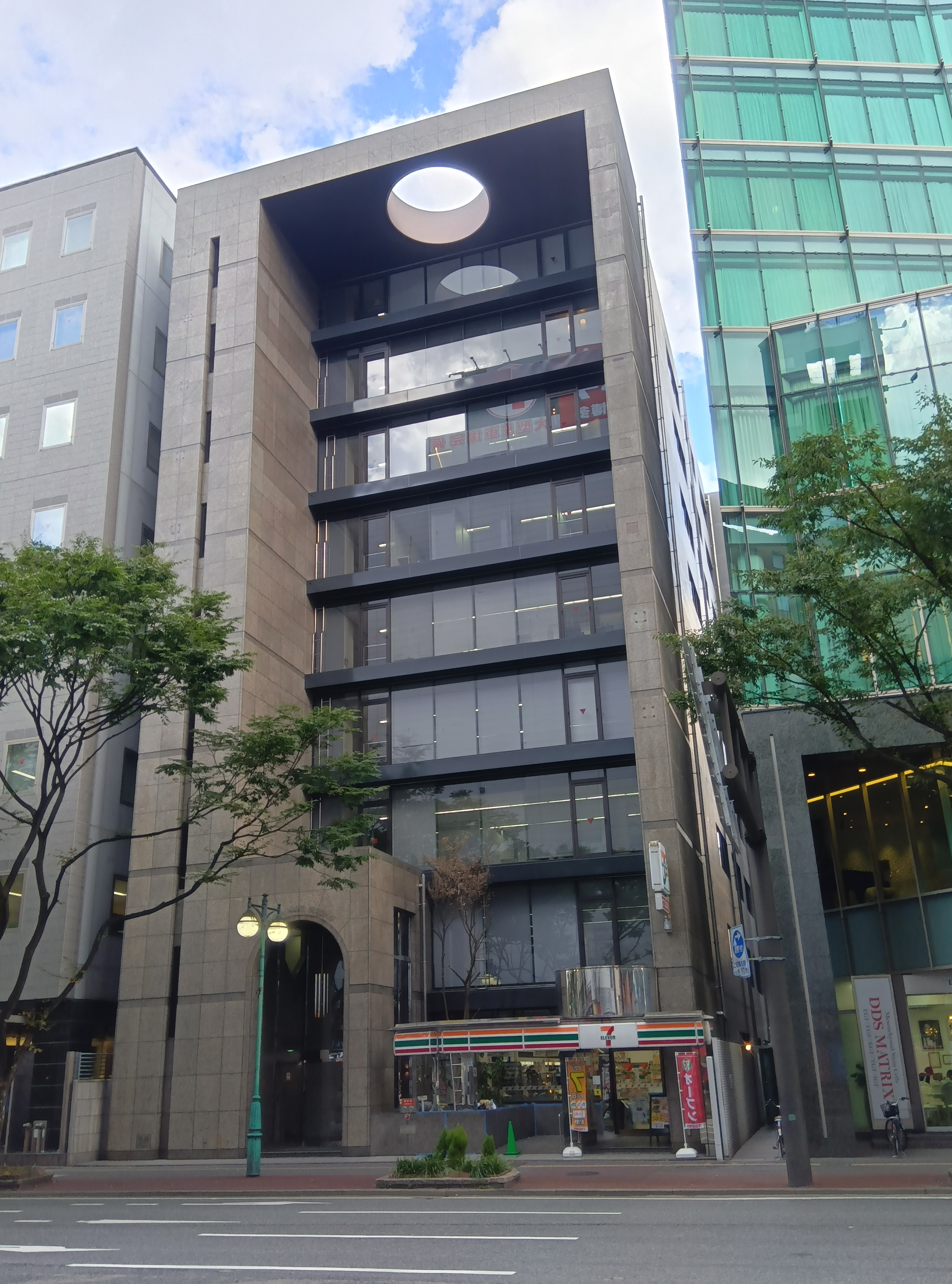 博多ニッコービル：店舗