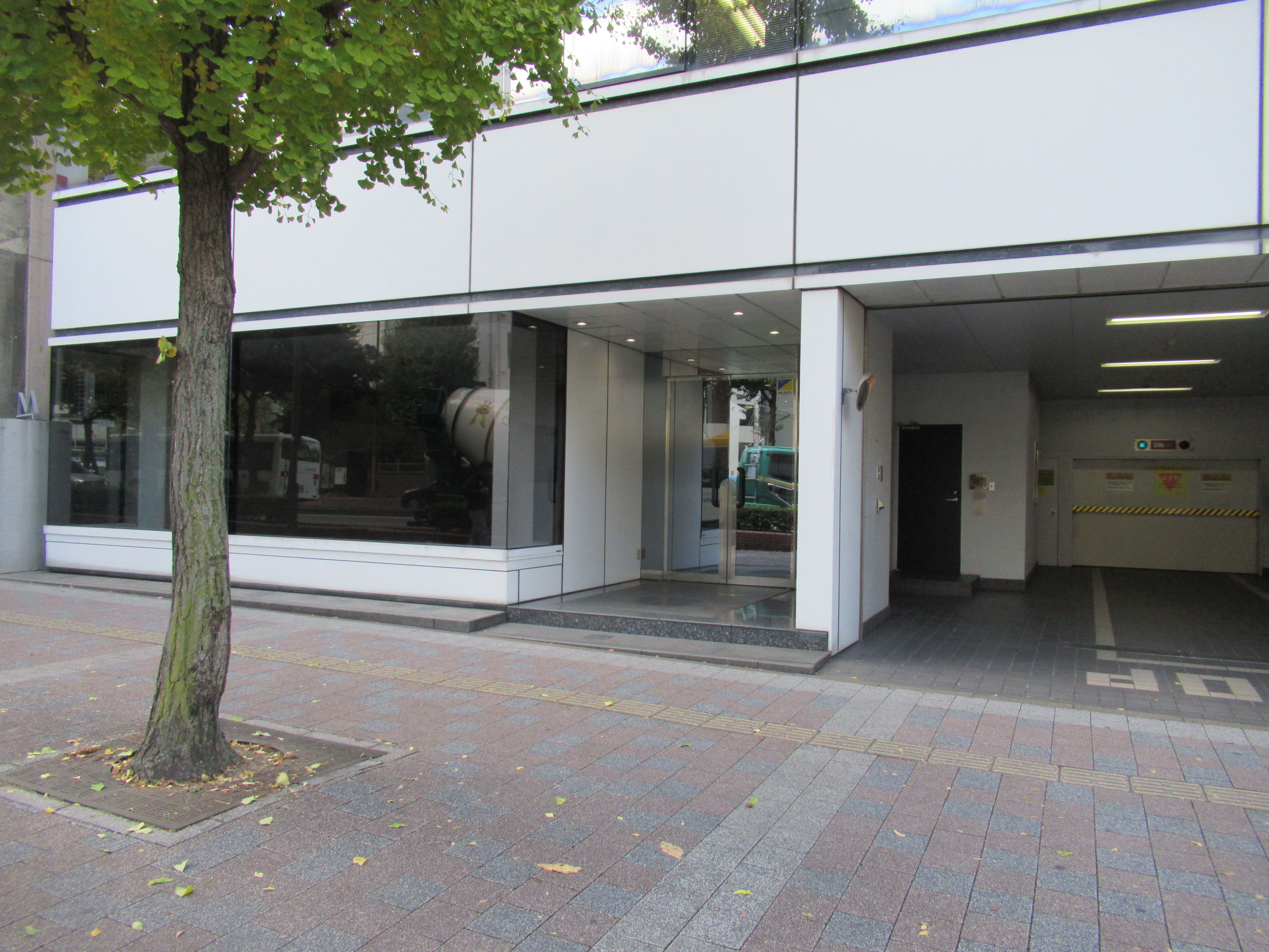 Wビルディング天神：店舗